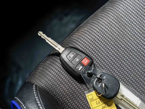 Certified 2018 Toyota Corolla SE w/ Carpet Mat Package (TMS) FWD image 29