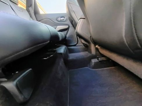 Used 2018 Jeep Cherokee Limited AWD/4WD image 51