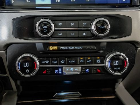 Used 2022 Ford F350 Lariat w/ Lariat Ultimate Package AWD/4WD image 25