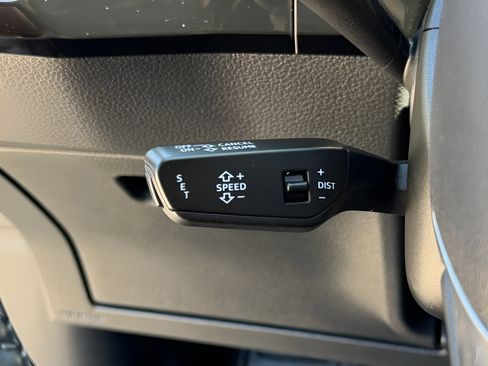 Used 2021 Audi e-tron Premium Plus w/ Premium Plus Package AWD/4WD image 46