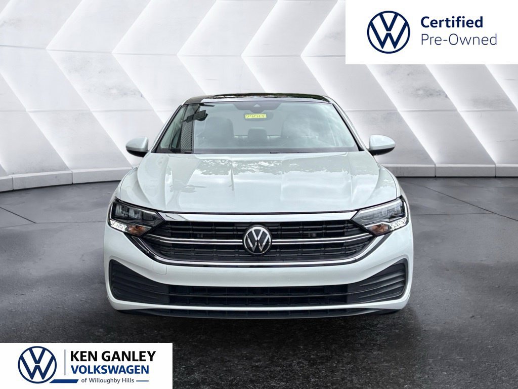 Used 2023 Volkswagen Jetta SE FWD image 2