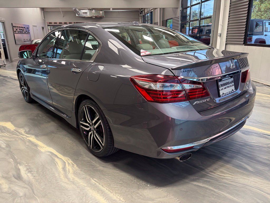Used 2017 Honda Accord Touring image 38