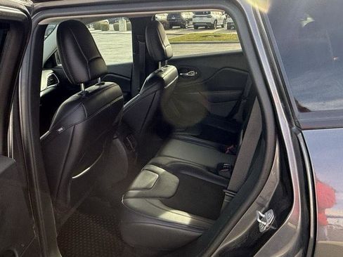 Used 2020 Jeep Cherokee Trailhawk image 21