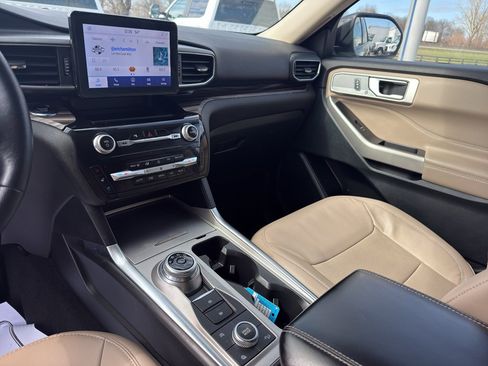Used 2023 Ford Explorer Limited image 11