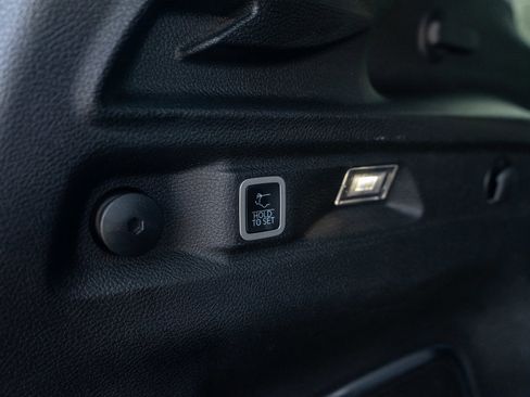 Used 2023 Jeep Grand Cherokee L Limited w/ Luxury Tech Group II image 10