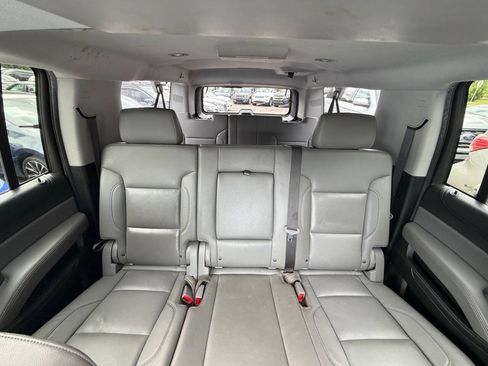 Used 2018 Chevrolet Suburban LT RWD image 20
