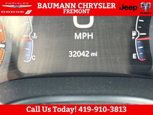 Used 2025 Jeep Compass Trailhawk AWD/4WD image 16