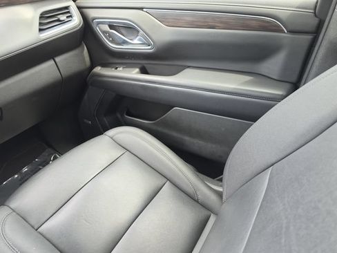 Used 2023 Chevrolet Suburban LT RWD image 18