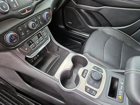 Used 2019 GMC Terrain Denali w/ Advanced Safety Package image 20