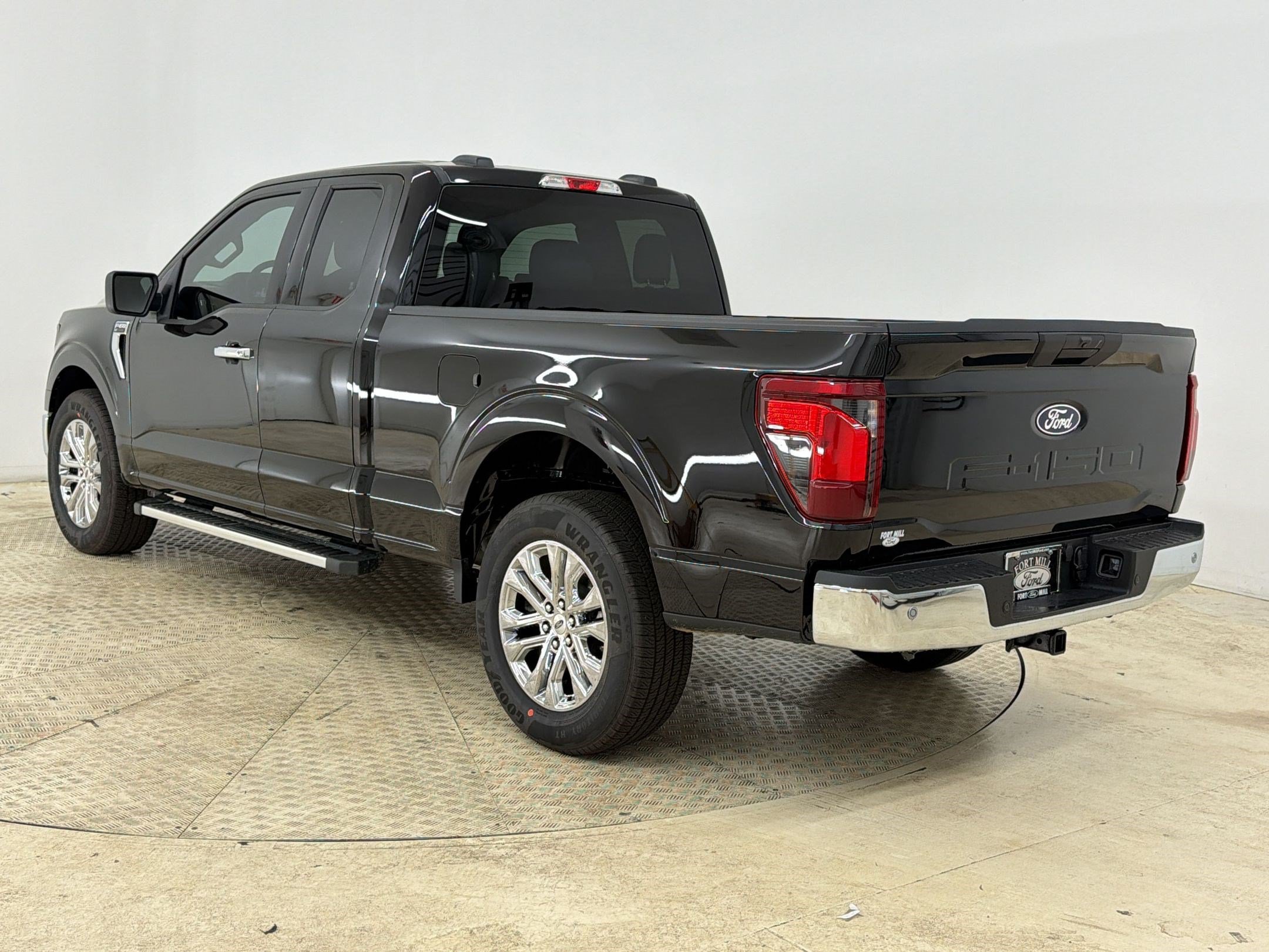New 2026 Ford F150 XLT w/ XLT Chrome Appearance Package RWD image 3