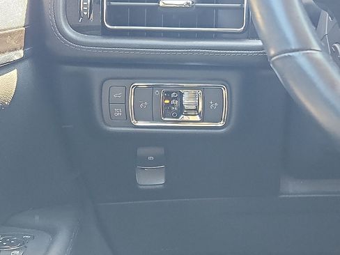 Used 2022 Lincoln Nautilus Reserve image 13