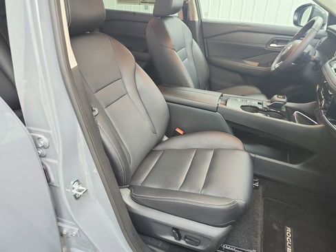 Used 2024 Nissan Rogue SL w/ SL Premium Package image 38