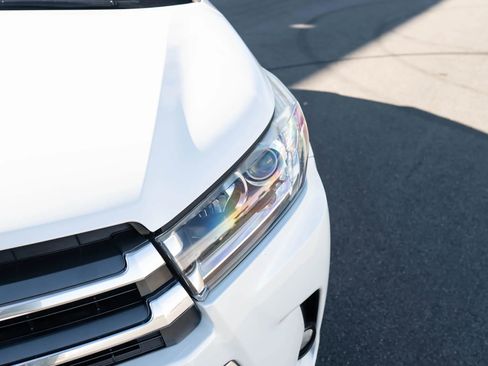 Used 2017 Toyota Highlander Limited image 10