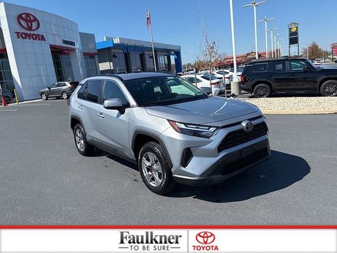 Used 2025 Toyota RAV4 XLE image 1