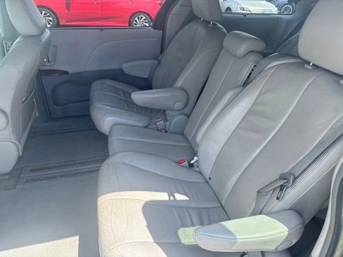 Used 2013 Toyota Sienna XLE FWD image 3