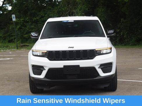 Used 2023 Jeep Grand Cherokee Altitude AWD/4WD image 20