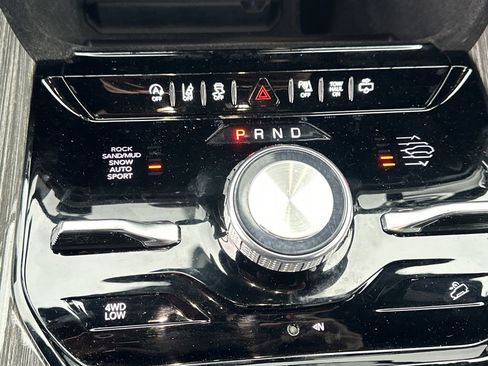 Used 2022 Jeep Wagoneer Series III w/ Rear Seat Video Group 1 image 33