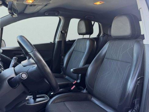 Used 2021 Chevrolet Trax LT w/ Driver Confidence Package AWD/4WD image 18