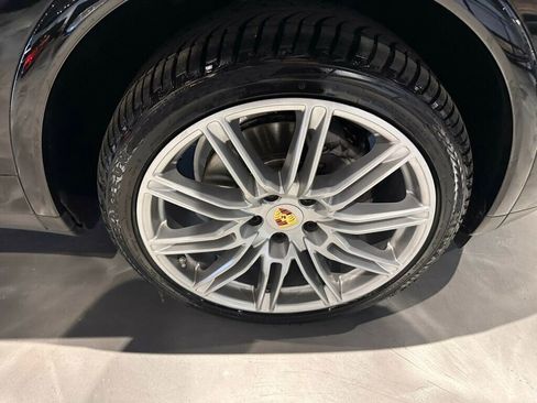 Used 2018 Porsche Cayenne AWD/4WD image 13