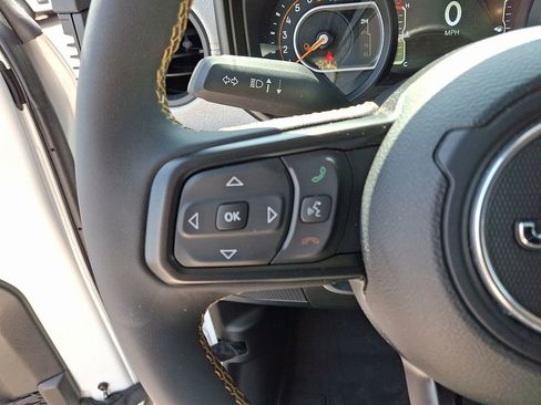 Used 2024 Jeep Gladiator Sport AWD/4WD image 21