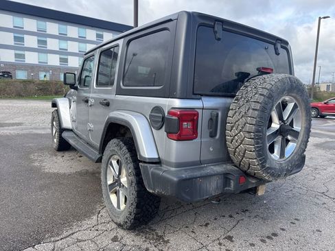 Used 2018 Jeep Wrangler Unlimited Sahara AWD/4WD image 24