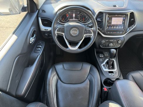 Used 2016 Jeep Cherokee Trailhawk w/ Comfort/Convenience Group image 17