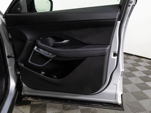 Used 2018 Jaguar E-PACE S image 39