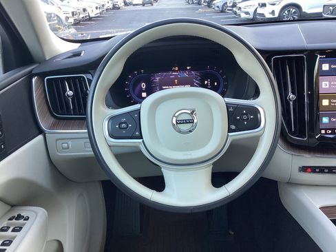 Certified 2022 Volvo XC60 B5 Momentum w/ Climate Package image 18