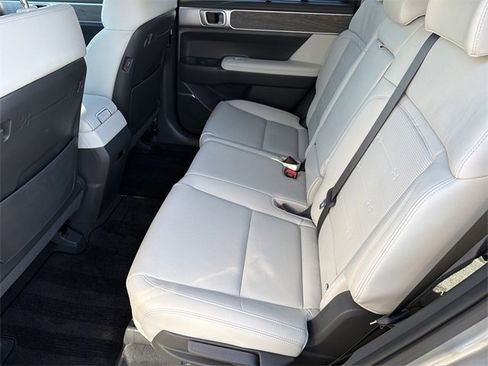 Used 2024 Hyundai Santa Fe Limited image 21