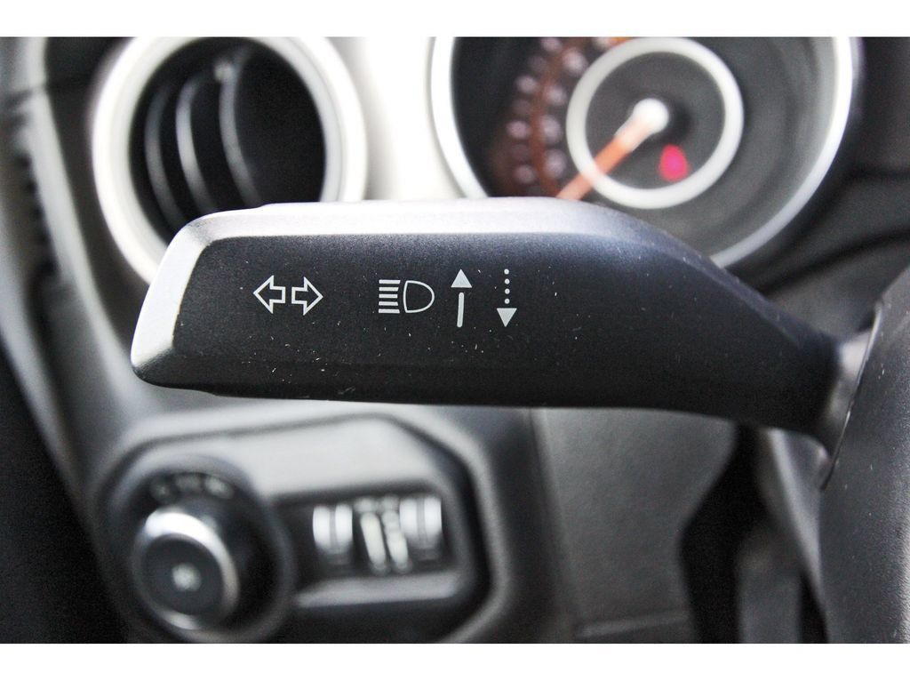 Used 2018 Jeep Wrangler Unlimited Sport AWD/4WD image 17