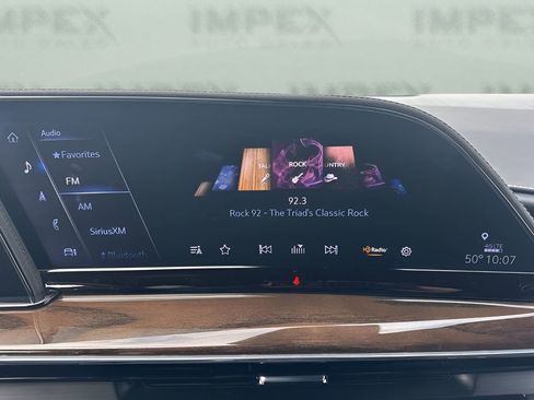 Used 2024 Cadillac Escalade ESV Premium Luxury Platinum image 21