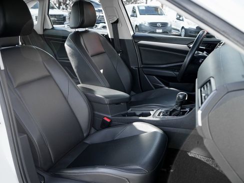 Used 2020 Volkswagen Jetta SE image 36