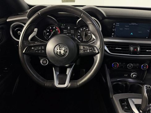 Used 2023 Alfa Romeo Stelvio Veloce AWD/4WD image 13