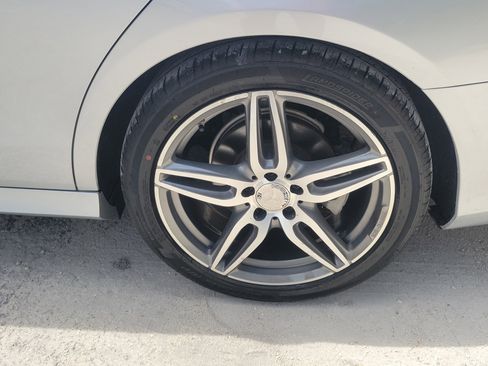 Used 2017 Mercedes-Benz E 300 4MATIC image 7