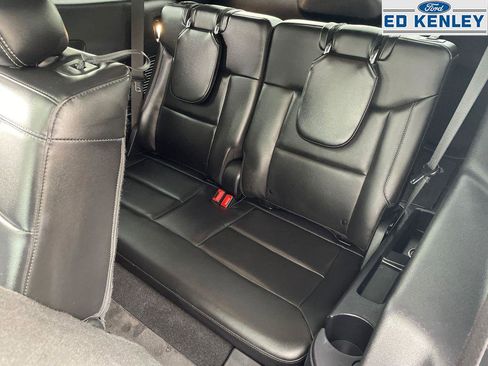 Used 2022 Ford Explorer XLT w/ Equipment Group 202A image 8