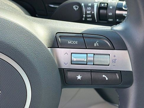 Certified 2025 Hyundai Kona SEL image 17