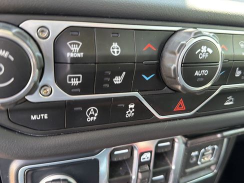 Used 2024 Jeep Gladiator Rubicon w/ Convenience Group AWD/4WD image 27