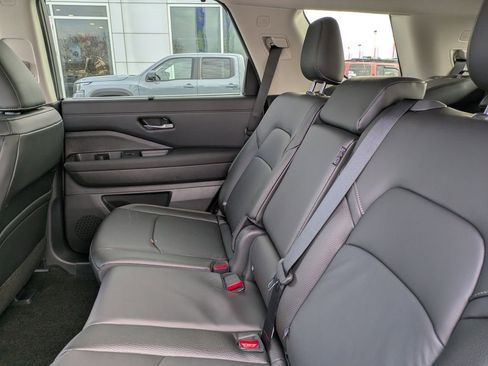New 2025 Nissan Pathfinder SL image 14