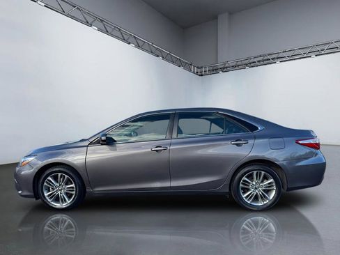 Used 2017 Toyota Camry SE image 2