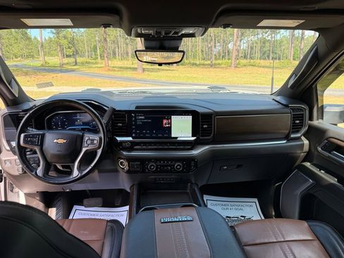 Used 2024 Chevrolet Silverado 2500 High Country w/ Technology Package AWD/4WD image 14