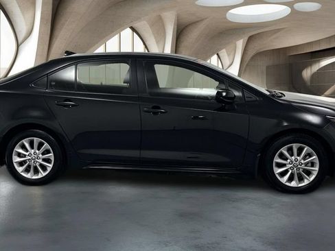 Used 2022 Toyota Corolla LE w/ LE Convenience Package FWD image 4