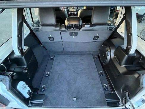 Used 2020 Jeep Wrangler Unlimited Sahara image 29