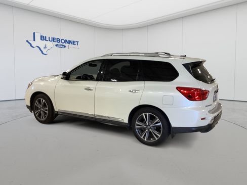 Used 2017 Nissan Pathfinder Platinum FWD image 5