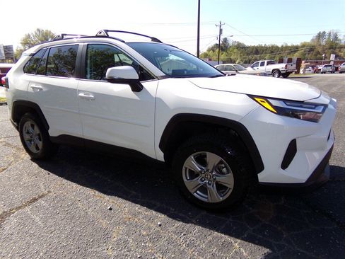 Used 2024 Toyota RAV4 XLE w/ Convenience Package image 5