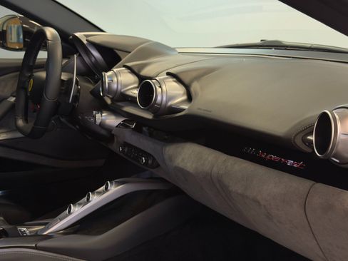 Used 2018 Ferrari 812 Superfast RWD image 13
