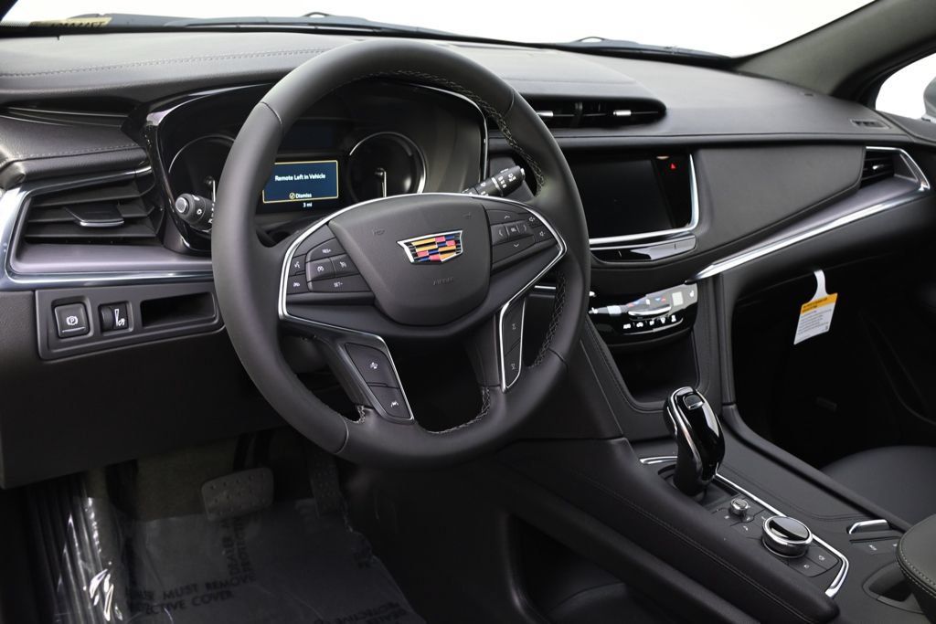 New 2026 Cadillac XT5 Luxury w/ LPO, ONYX Package AWD/4WD image 11