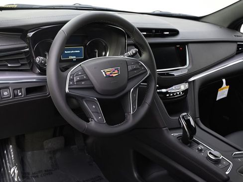 New 2026 Cadillac XT5 Luxury w/ LPO, ONYX Package AWD/4WD image 11