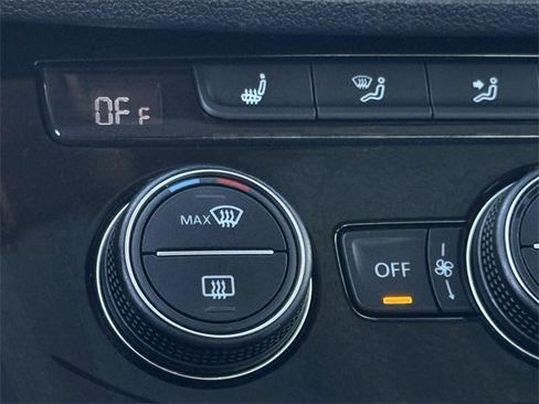 Certified 2024 Volkswagen Jetta SE w/ Panoramic Sunroof Package image 18