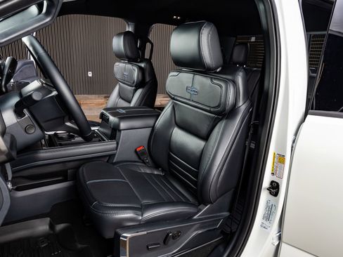 Used 2026 Ford F450 Platinum w/ FX4 Off-Road Package image 29