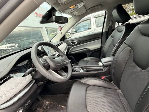 Used 2022 Jeep Compass Latitude image 8